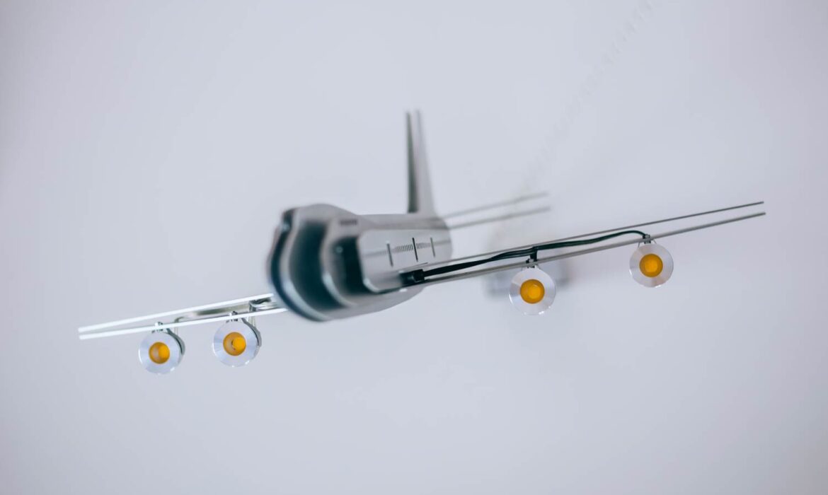 747-slides-off-1
