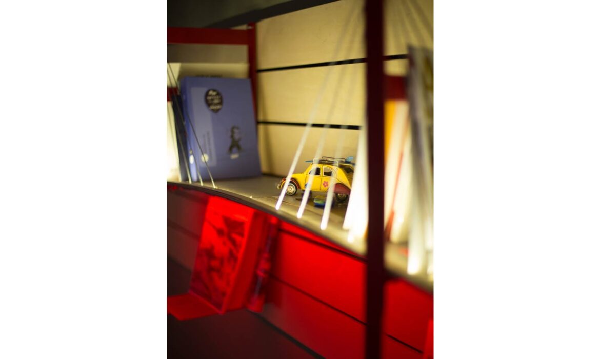 book-shelf-lightbridge-by--roumelight-1