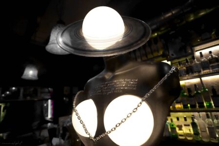 femme saturne table light